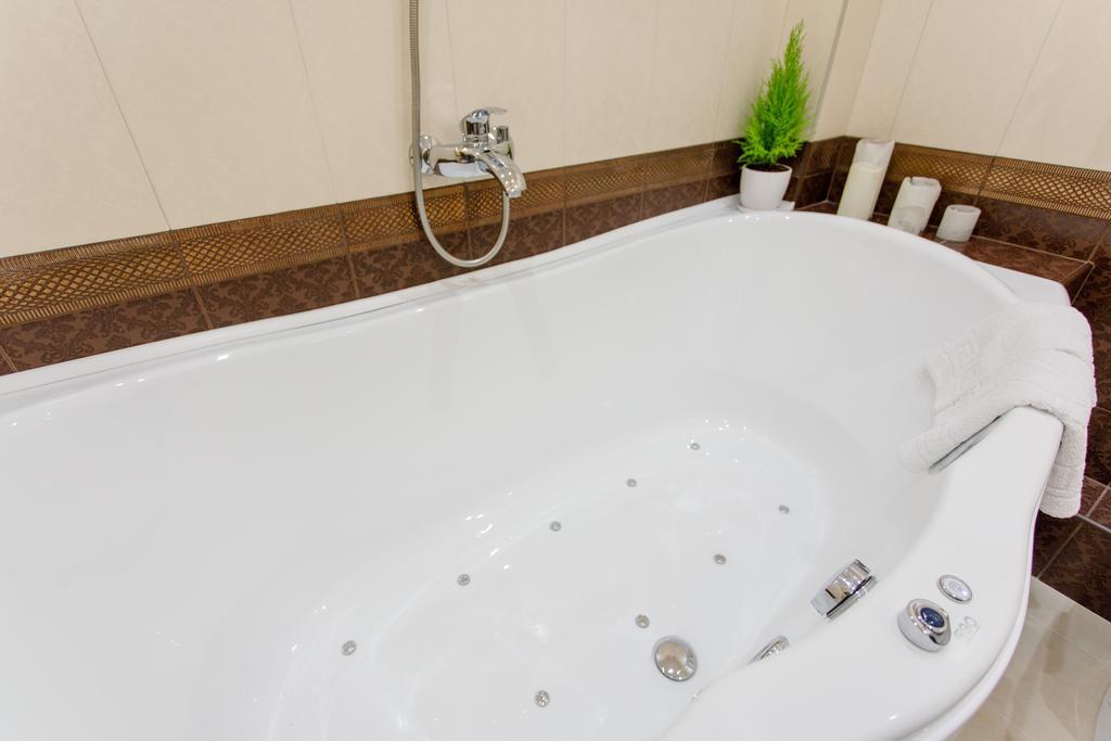 Royal Suite Apartment With Jacuzzi Sumy Bagian luar foto