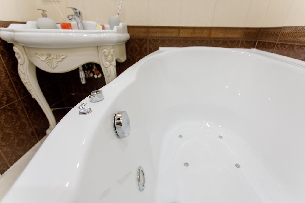 Royal Suite Apartment With Jacuzzi Sumy Bagian luar foto