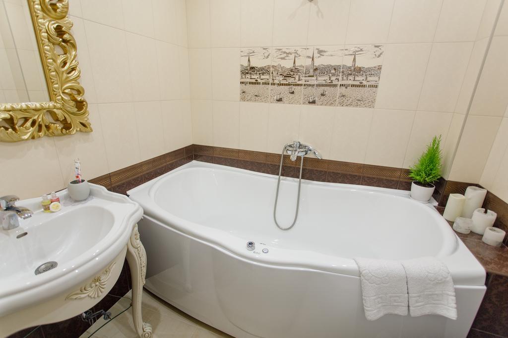 Royal Suite Apartment With Jacuzzi Sumy Bagian luar foto